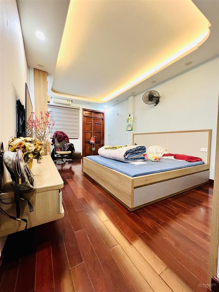 La thành  ô chợ dừa. 42m2. 5 tầng. mặt tiền 3.4m. 12 tỷ. giá tốt.
