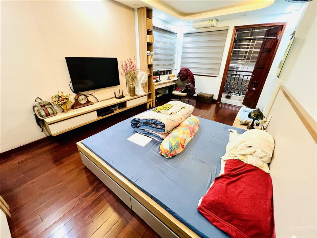 La thành  ô chợ dừa. 42m2. 5 tầng. mặt tiền 3.4m. 12 tỷ. giá tốt.