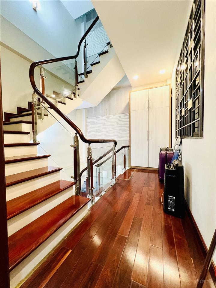 La thành  ô chợ dừa. 42m2. 5 tầng. mặt tiền 3.4m. 12 tỷ. giá tốt.