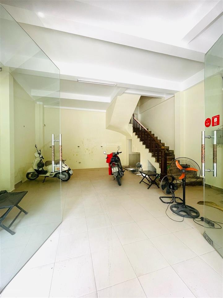 Mặt phố nguyễn thị định. 29 tỷ. 52m2. 4 tầng. mặt tiền 6.5m.