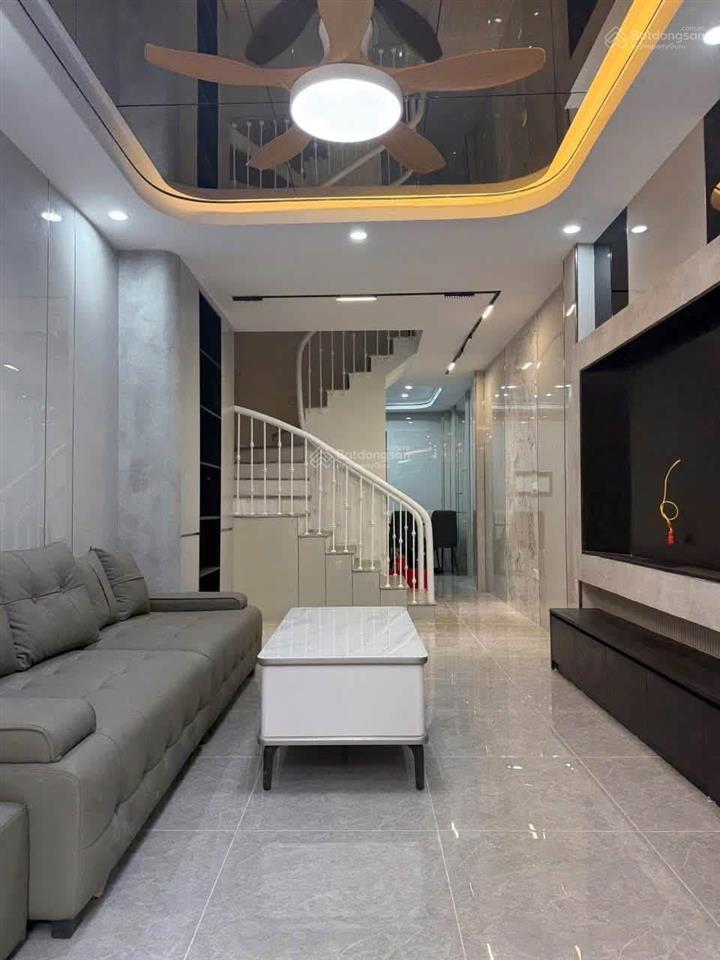 Quan nhân. 10,8 tỷ. 40m2. 5 tầng. mặt tiền 3,4m.
