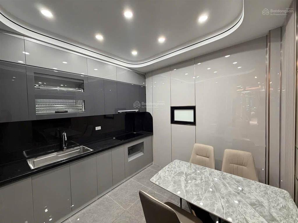 Quan nhân. 10,8 tỷ. 40m2. 5 tầng. mặt tiền 3,4m.