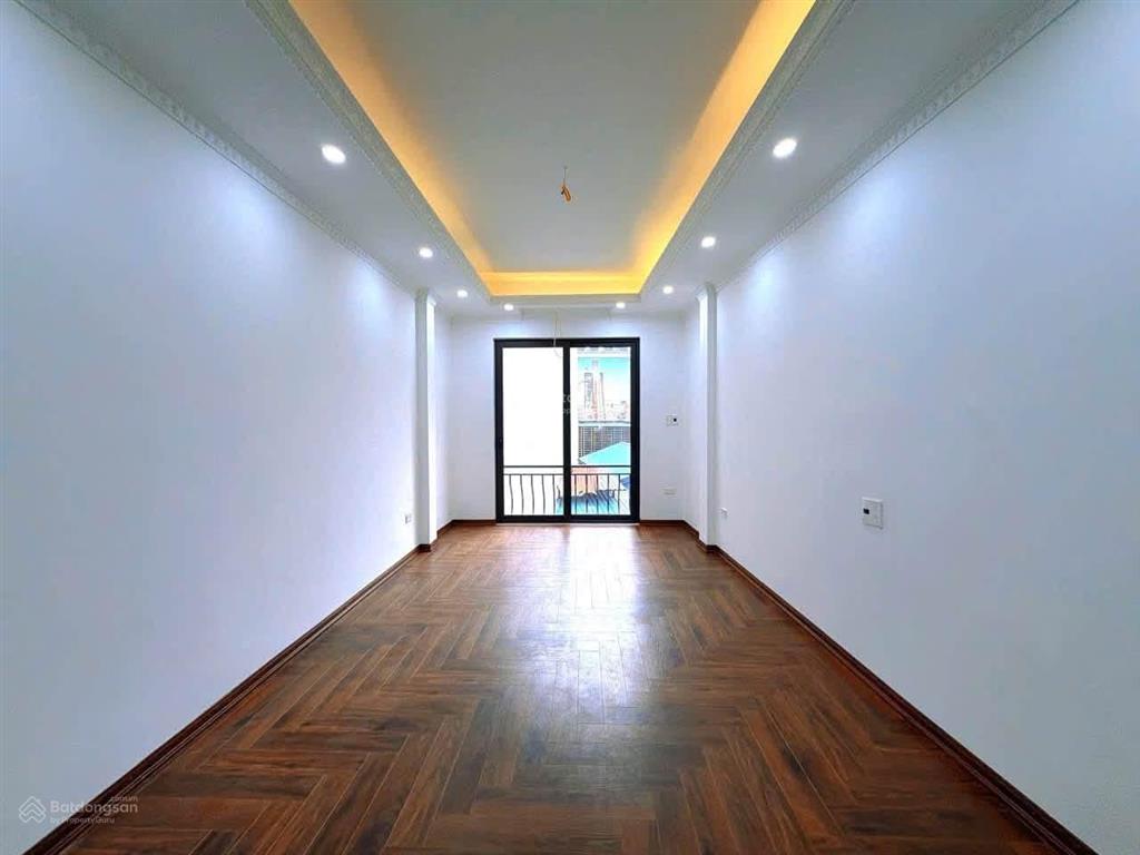 Thái thịnh. 32m2. 6 tầng. mặt tiền 3.3m. 8.3 tỷ