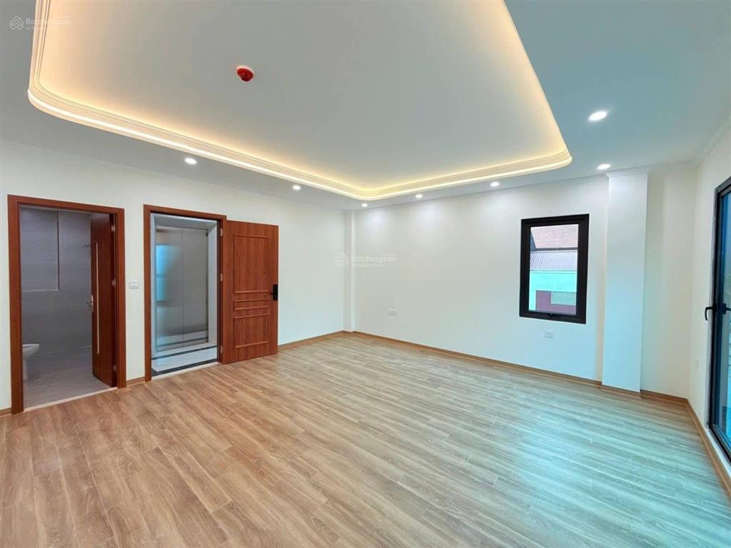 Cầu giấy. 46m2. 8 tầng. mặt tiền 5.7m. 20.5 tỷ