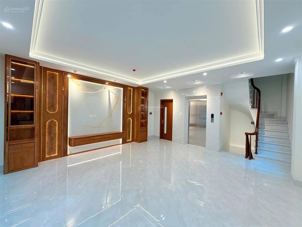 Cầu giấy. 46m2. 8 tầng. mặt tiền 5.7m. 20.5 tỷ