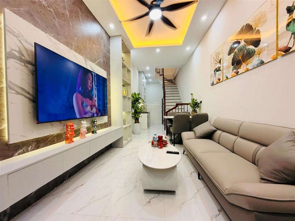 Khương trung. 30m2. 5 tầng. mặt tiền 3m. 5,85 tỷ