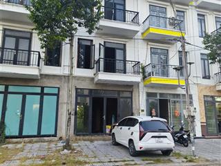 Nhà thô 1 trệt 3 lầu số 82 đường d1, kdc hồng loan cần thơ