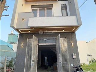 Nhà 1 trệt 2 lầu đang hoàn thiện số 151 đường d7 (sát trục d1), kdc hồng loan cần thơ