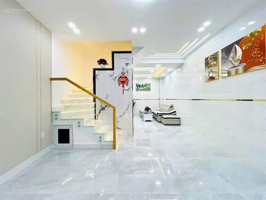 Xuất cảnh bán nhà hxh võ văn kiệt, quận 6, 44m2, 3 tầng btct, 3pn 3 wc, vài căn ra mặt tiền đường