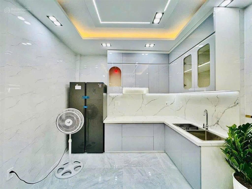 Xuất cảnh bán nhà hxh võ văn kiệt, quận 6, 44m2, 3 tầng btct, 3pn 3 wc, vài căn ra mặt tiền đường