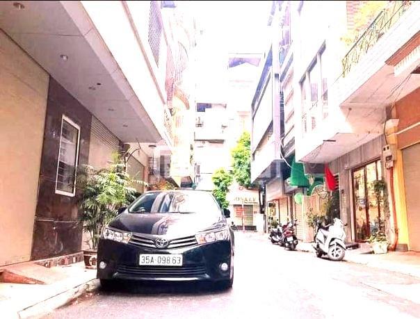 Nhà đẹp long lanh, sân xe hơi, ngay lê văn việt, gần đại học sư phạm, 3 tầng btct, nhỉnh 8 tỷ