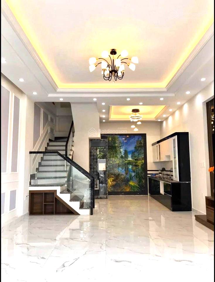 Nhà đẹp long lanh, sân xe hơi, ngay lê văn việt, gần đại học sư phạm, 3 tầng btct, nhỉnh 8 tỷ