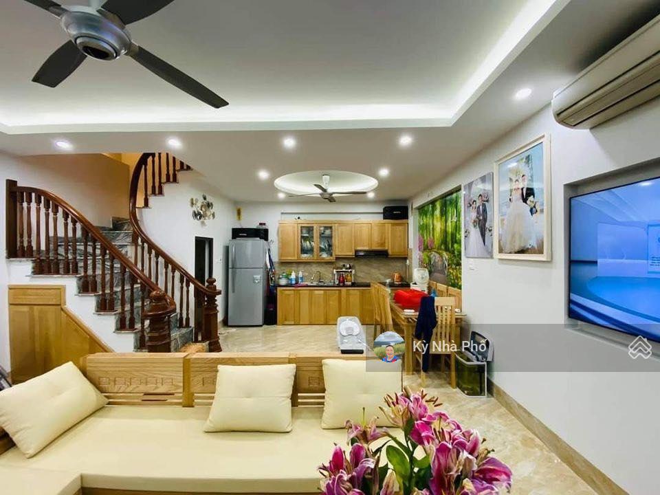 Bán nhà đẹp 2 tầng x 69m², ngay ga metro, xe hơi 7 chỗ đỗ cửa, vào ở ngay, giá nhỉnh 5 tỷ
