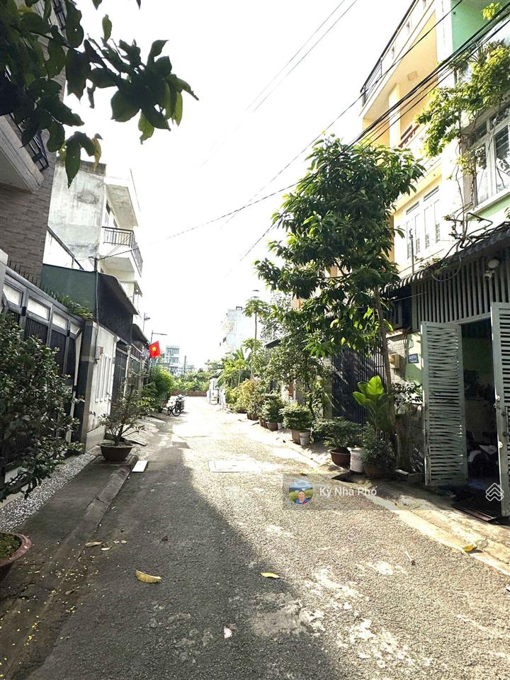 Bán nhà đẹp 2 tầng x 69m², ngay ga metro, xe hơi 7 chỗ đỗ cửa, vào ở ngay, giá nhỉnh 5 tỷ