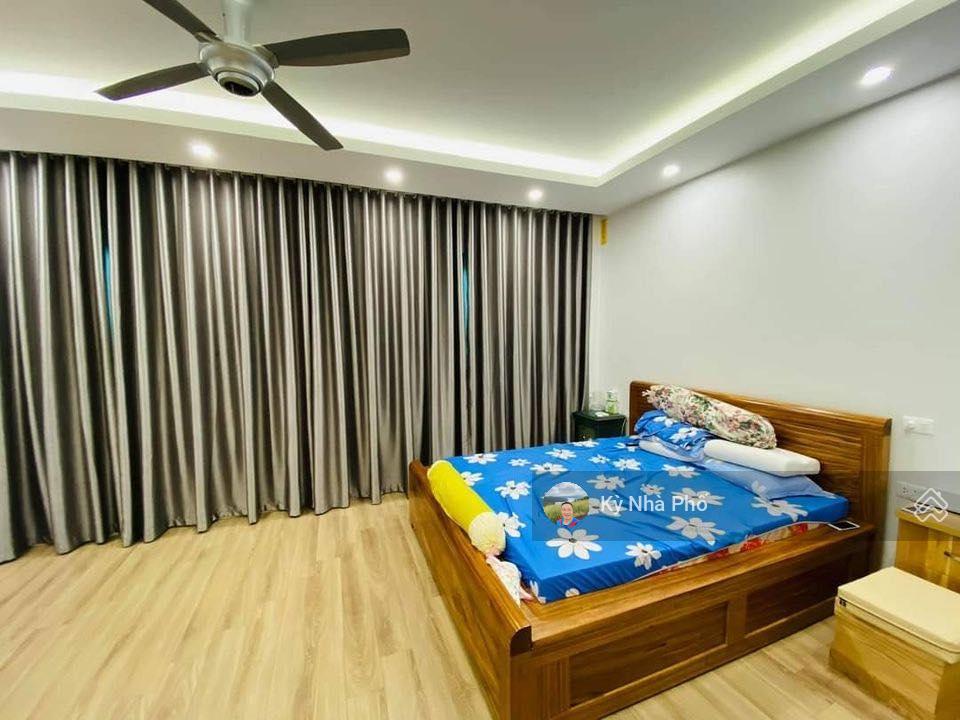 Bán nhà đẹp 2 tầng x 69m², ngay ga metro, xe hơi 7 chỗ đỗ cửa, vào ở ngay, giá nhỉnh 5 tỷ