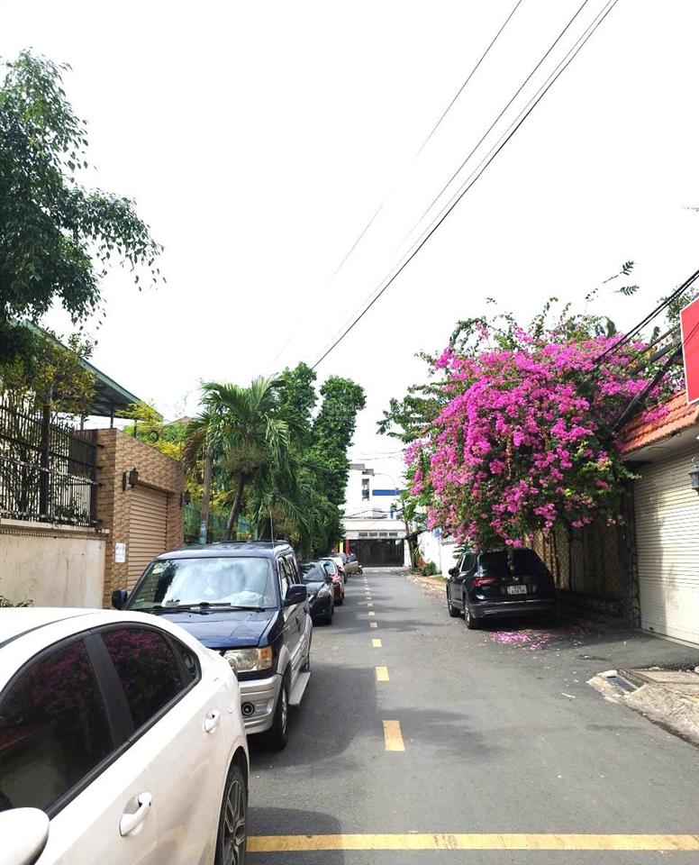 Nhà 4 tầng đẹp lung linh, hẻm xe hơi 7 chỗ, sát vincom lê văn việt, gần ngã tư thủ đức, nhỉnh 8 tỷ