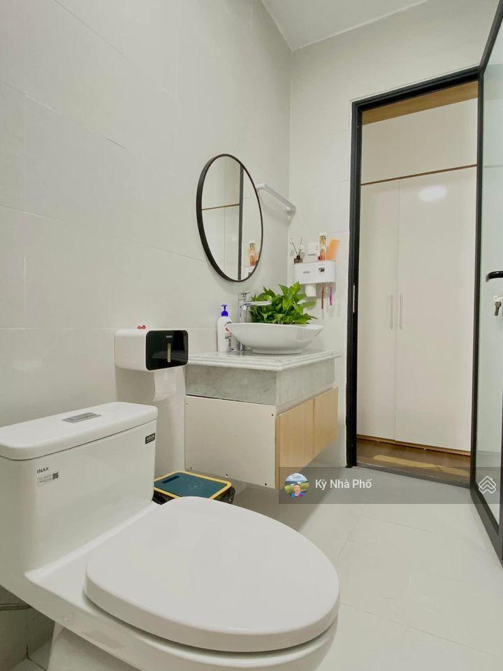 Nhà 4 tầng, sân xe hơi, sáng thoáng sát metro phước long, 5pn, gần truòng ngô thời nhiệm, 8 tỷ nhỏ