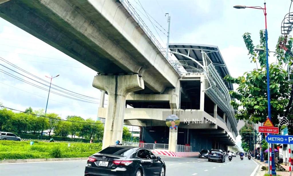 Nhà 4 tầng, sân xe hơi, sáng thoáng sát metro phước long, 5pn, gần truòng ngô thời nhiệm, 8 tỷ nhỏ