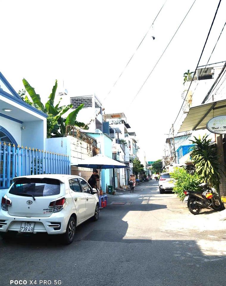Nhà hẻm xe hơi 7 chỗ, ngay vincom lê văn việt, gần trường hoa lư, 4 tầng btct, 8 tỷ nhỏ