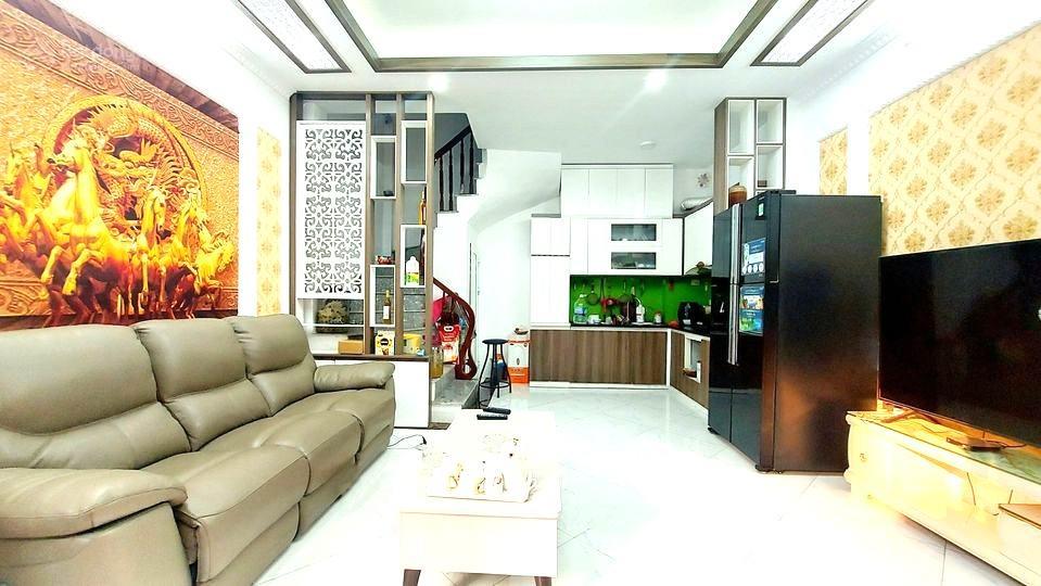 Nhà hẻm xe hơi thông, ngay vincom lê văn việt, kế ga metro thủ đức, 4 tầng btct, 8 tỷ nhỏ