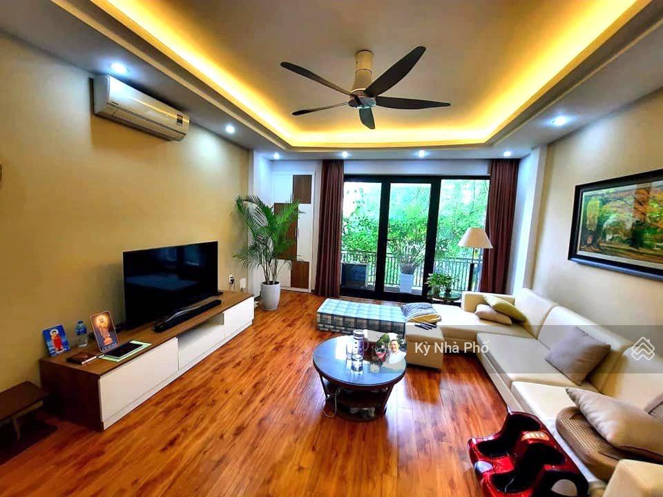 Bán nhà đỗ xuân hợp, sát ga metro phước long, xe hơi ngủ trong nhà, 4 tầng dọn vào ở ngay, 8 tỷ nhỏ