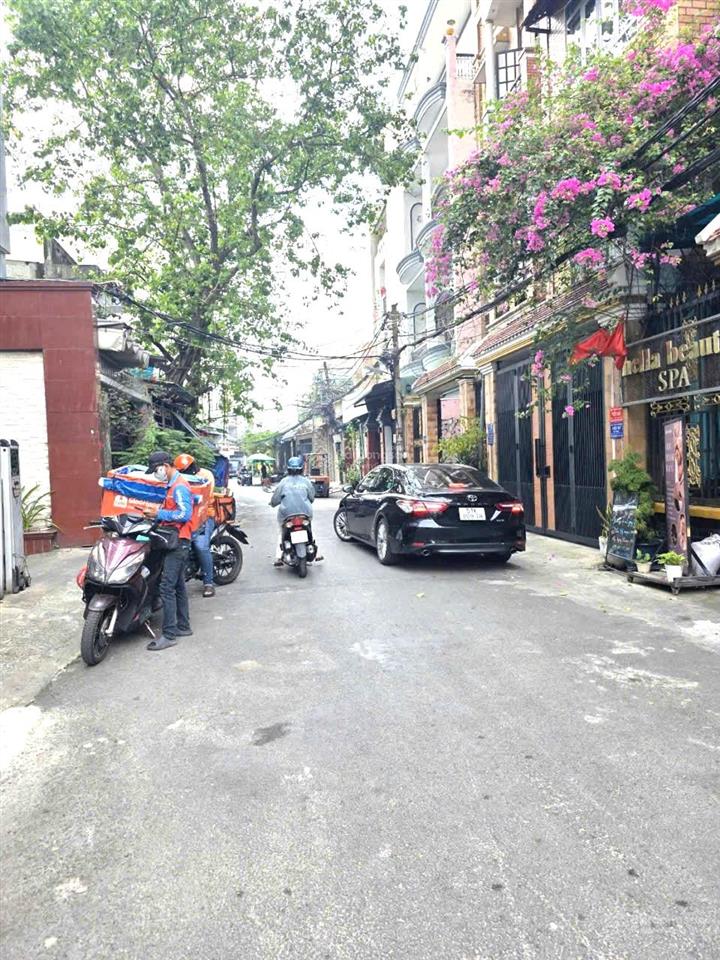 Nhà hxh thông, đẹp lung linh sát ga metro phước long, gần trường ngô thời nhiệm, 3 tầng, 8 tỷ nhỏ