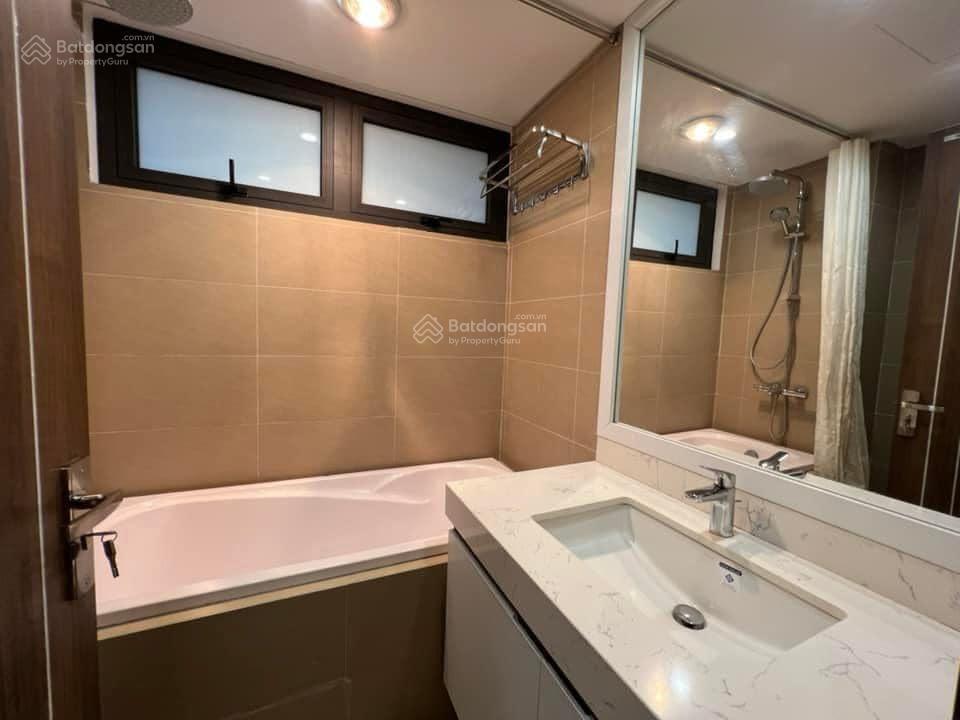 Bán nhà hxh 7 chỗ thông sát học viện chính trị, gần vincom lê văn việt, khu p/l, 4 tầng, 7 tỷ nhỏ
