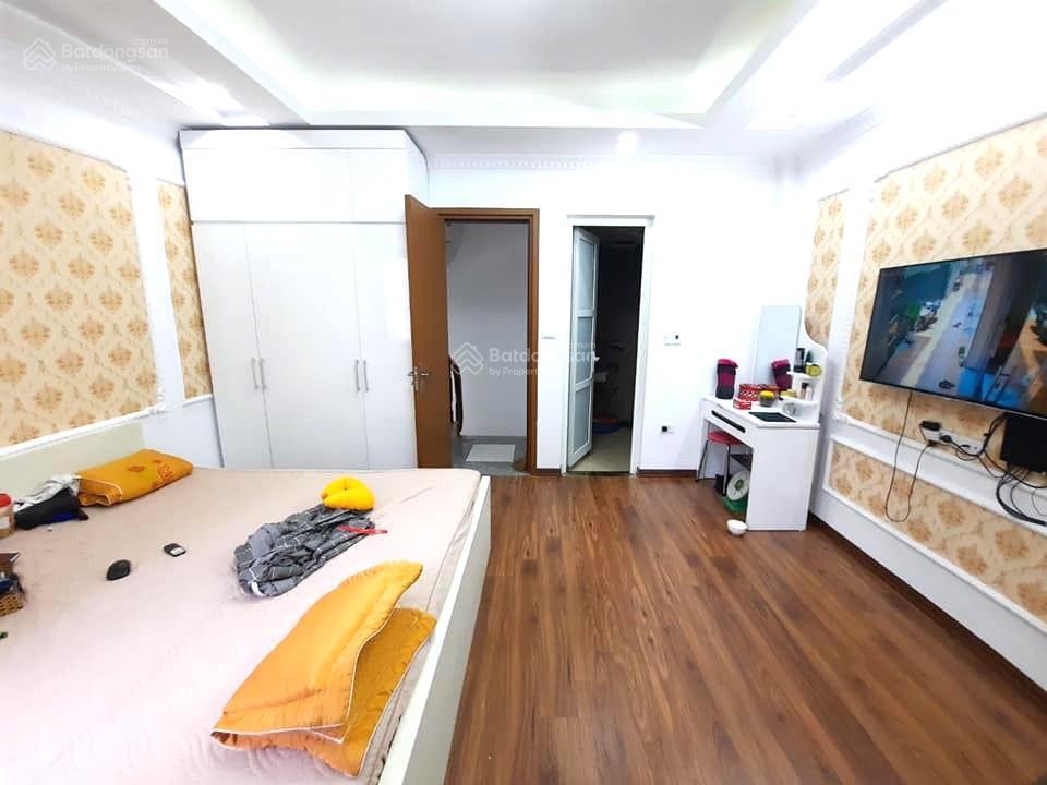 Nhà khu p/l, xh 7 chỗ thông, sát ga metro phước long, gần đại học văn hóa, 4 tầng, 8 tỷ nhỏ
