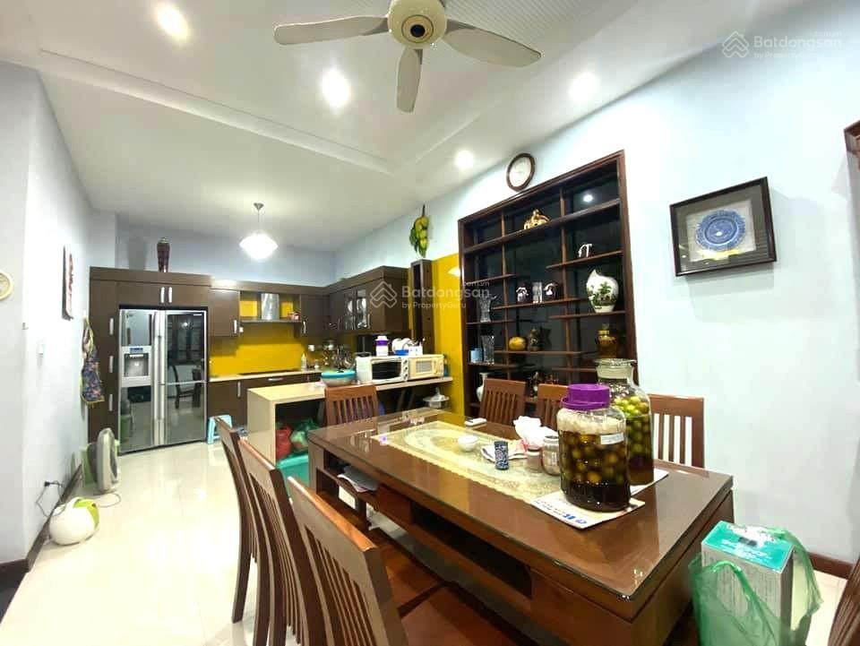 Nhà khu p/l, xh 7 chỗ thông, sát ga metro phước long, gần đại học văn hóa, 4 tầng, 8 tỷ nhỏ