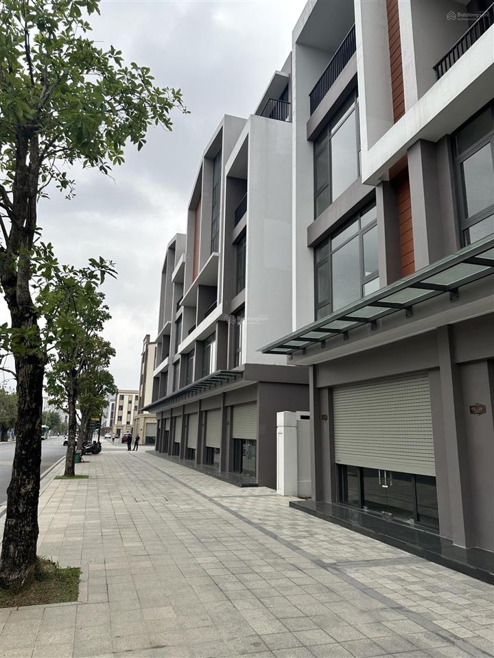 Shophouse phố biển, view trực diện cviên vịnh biển 4 mùa. dt 100m2 mt 5m đường 20m vỉa hè 7m. 21tỷ