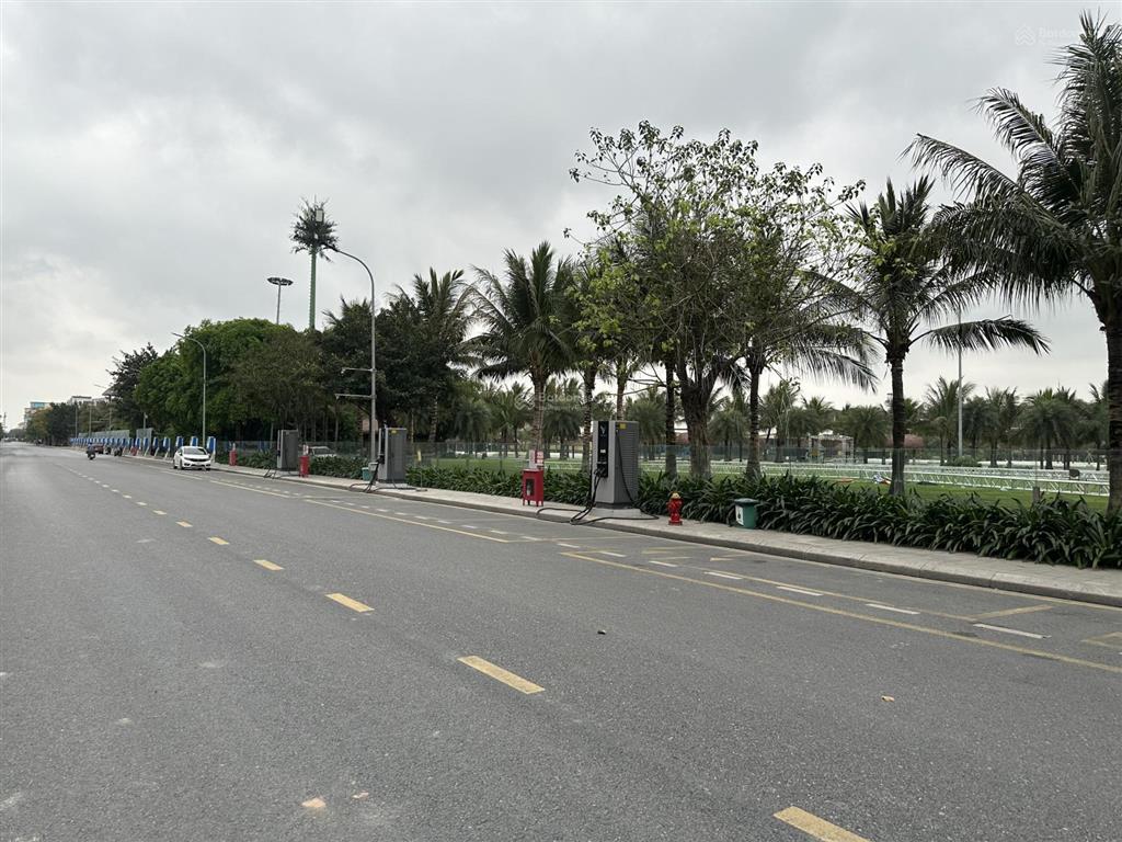 Shophouse phố biển, view trực diện cviên vịnh biển 4 mùa. dt 100m2 mt 5m đường 20m vỉa hè 7m. 21tỷ