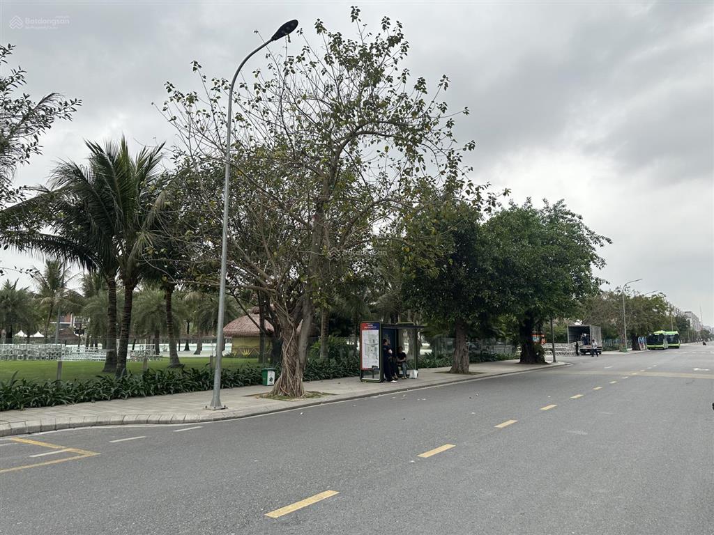 Shophouse phố biển, view trực diện cviên vịnh biển 4 mùa. dt 100m2 mt 5m đường 20m vỉa hè 7m. 21tỷ