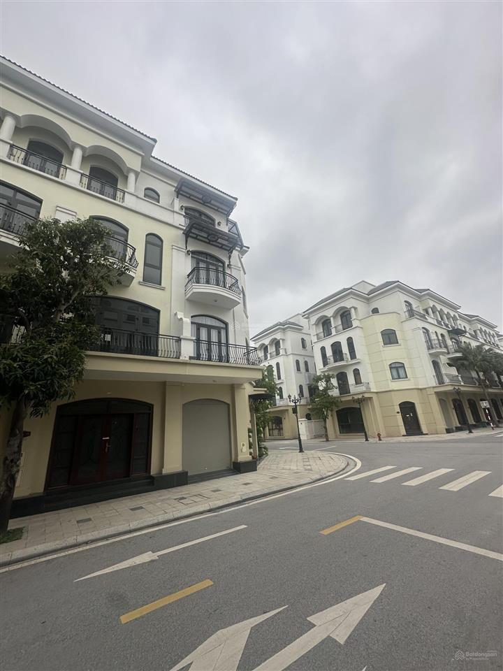 Liền kề chà là, căn áp góc,ngay ngã 4 hướng đn, chỉ vài bước chân ra cvien cl, dt63m2, mt4.5m. 9ty1