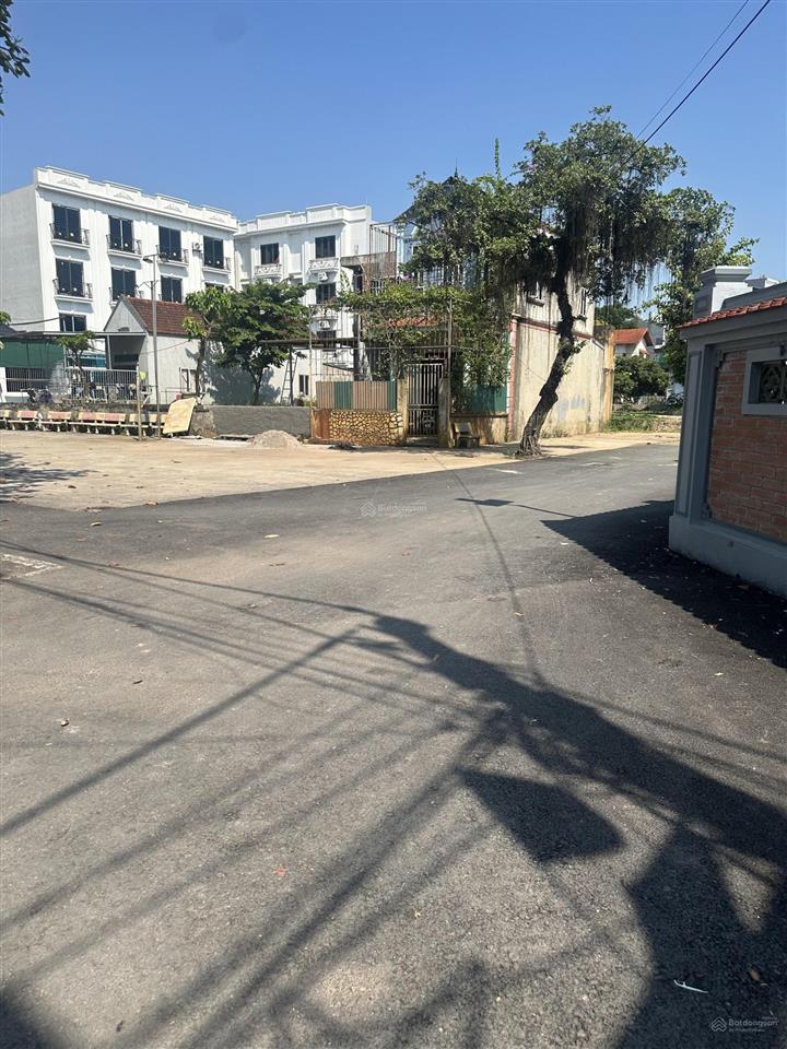 Chính chủ gửi bán nhà mới 3.5 tầng hoàn thiện  sẵn xách vali về ở  gần bến xe yên nghĩa  3ty850