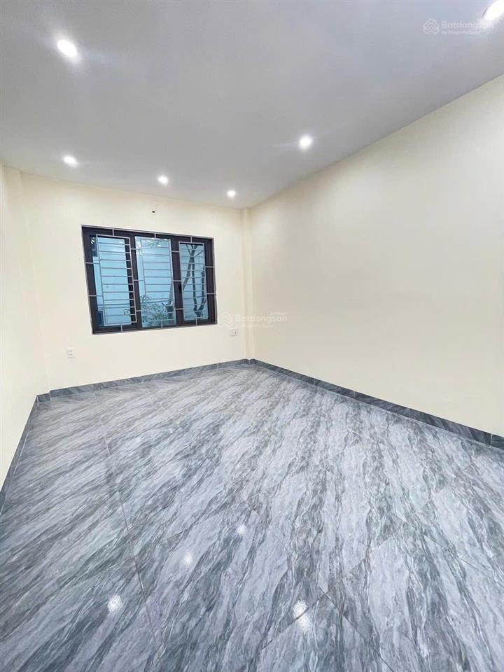 Chính chủ gửi bán nhà mới 3.5 tầng hoàn thiện  sẵn xách vali về ở  gần bến xe yên nghĩa  3ty850
