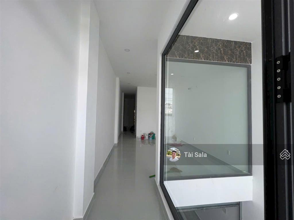 Cho thuê nhà mặt tiền đường lò lu 400m2 1 trệt 4 lầu giá thuê 25 triệu/tháng cạnh bên dự án elysian