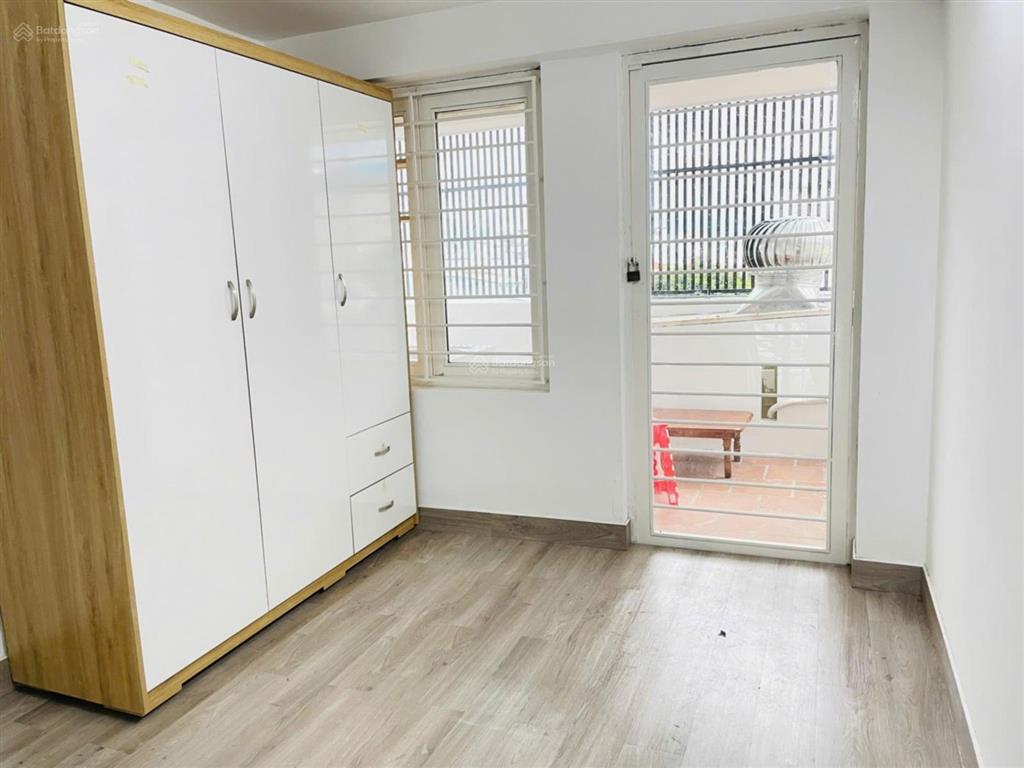 Cho thuê căn hộ dịch vụ tách bếp mặt tiền ba vân khu bàu cát tân bình