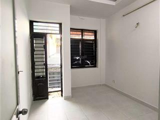 Chính chủ cho thuê phòng ban công nội thất cơ bản gần công viên lê thị riêng