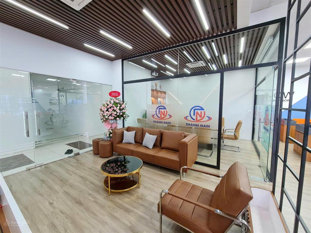 Cho thuê văn phòng 150m full nội thất, chỉ việc vào làm
