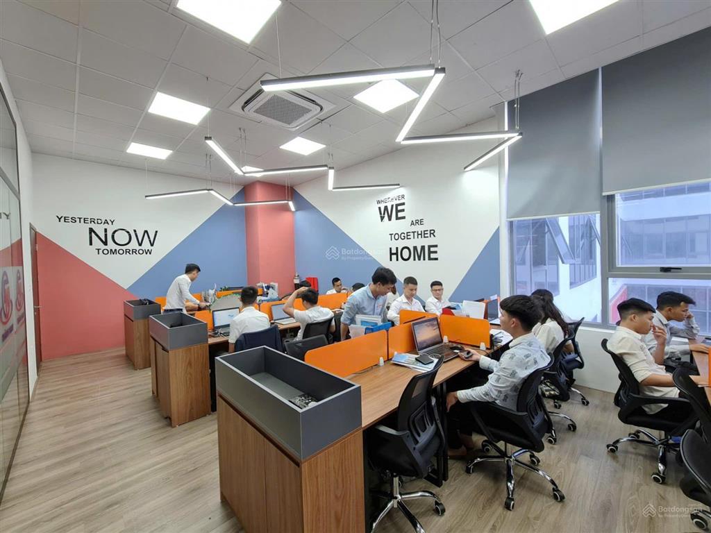 Cho thuê văn phòng 150m full nội thất, chỉ việc vào làm