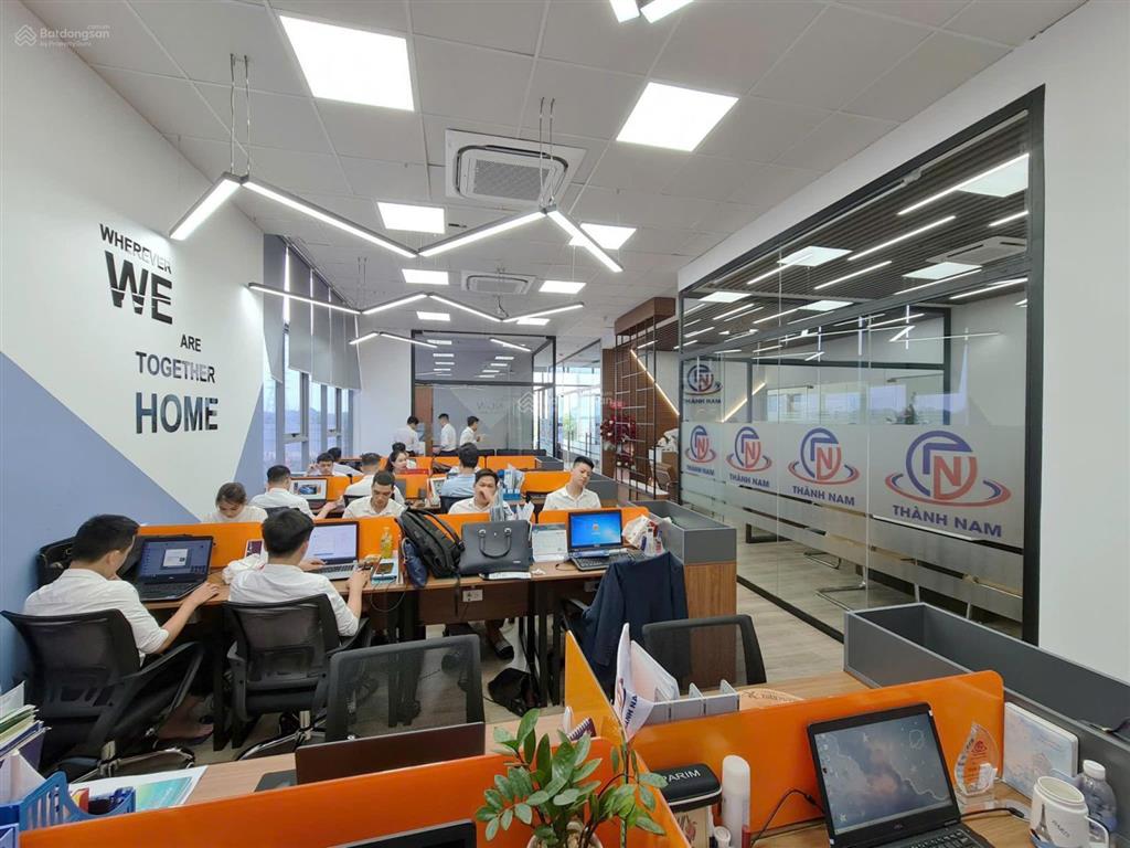 Cho thuê văn phòng 150m full nội thất, chỉ việc vào làm