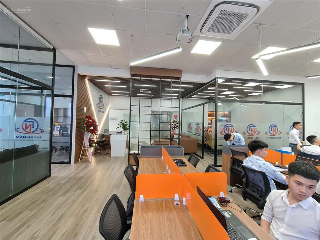 Cho thuê văn phòng 150m full nội thất, chỉ việc vào làm