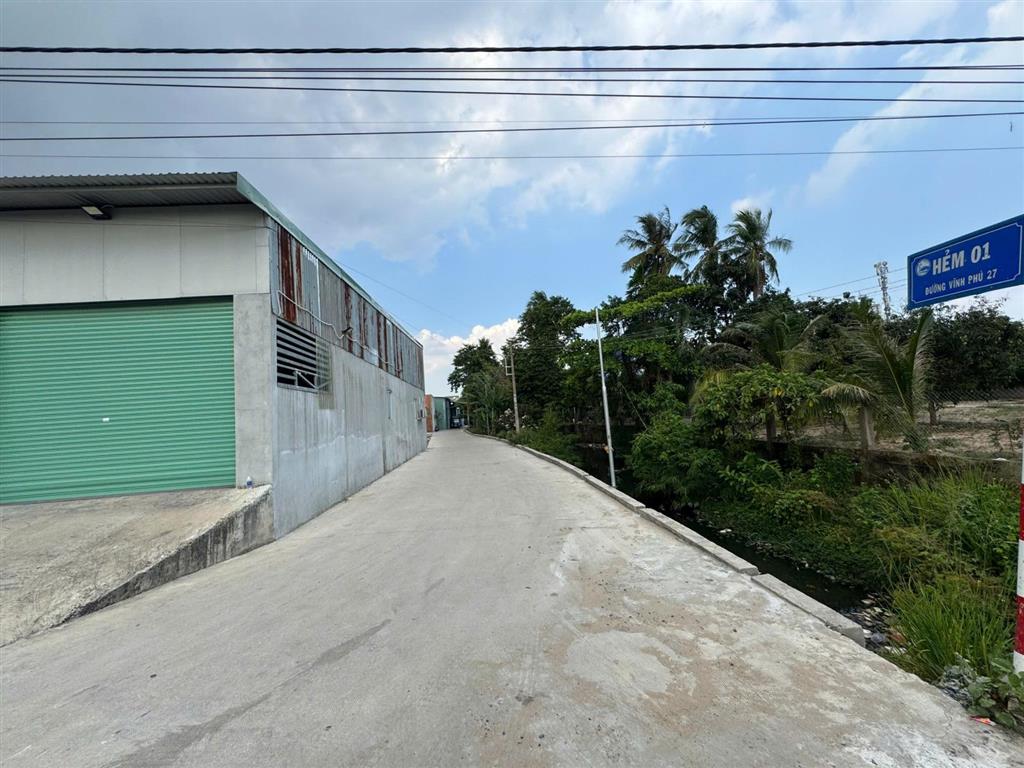 200m2 ( 10 x 20 )  sổ riêng  đường ô tô giáp sông sg vĩnh phú 27 cạnh sg giá tốt