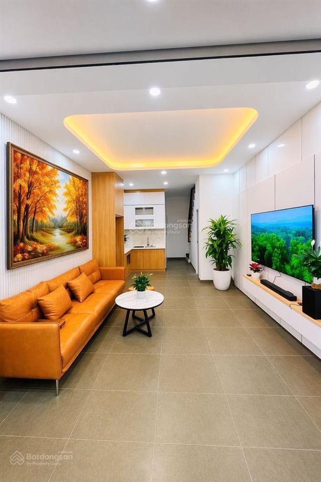 Cầu giấy  50m ra ô tô tránh  nhà xây mới 6 tầng  tháng máy  11.5 tỷ  đầy đủ nội thất  ở ngay