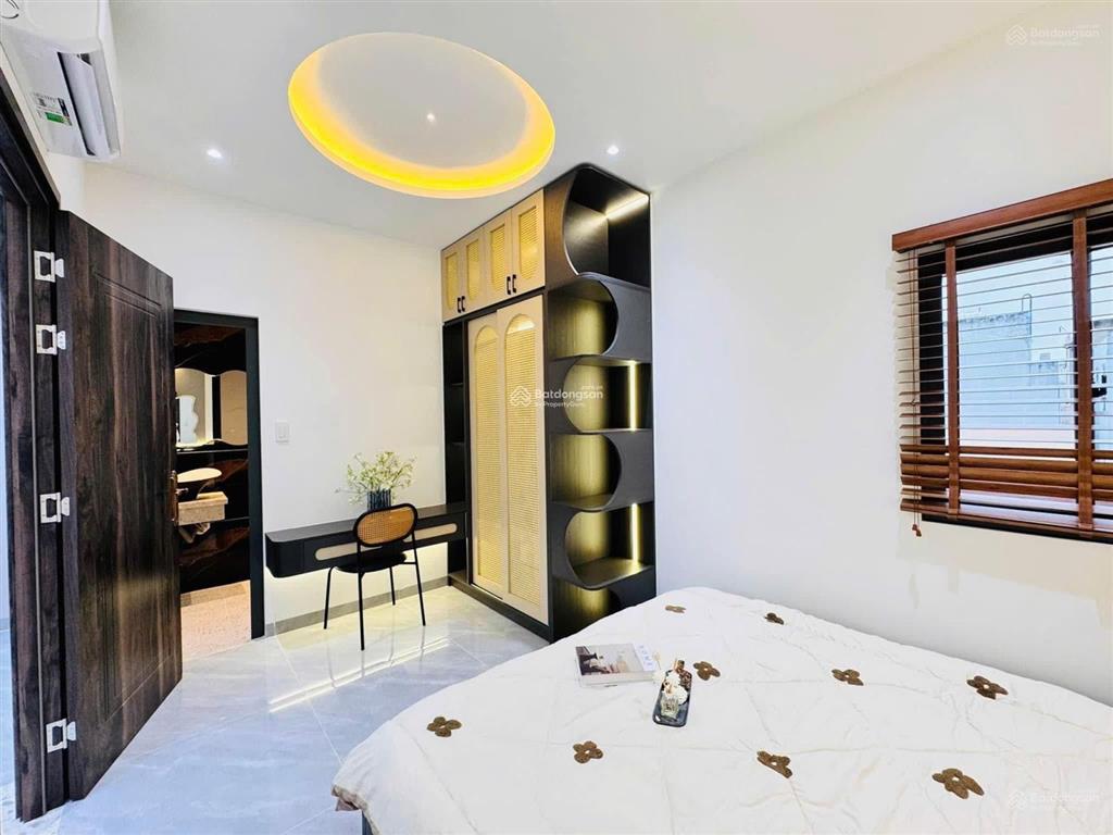 Bán nhanh căn bàn cờ giá 4tỷ770/72m2. gần chợ bàn cờ. đang cho thuê được 26 triệu tháng