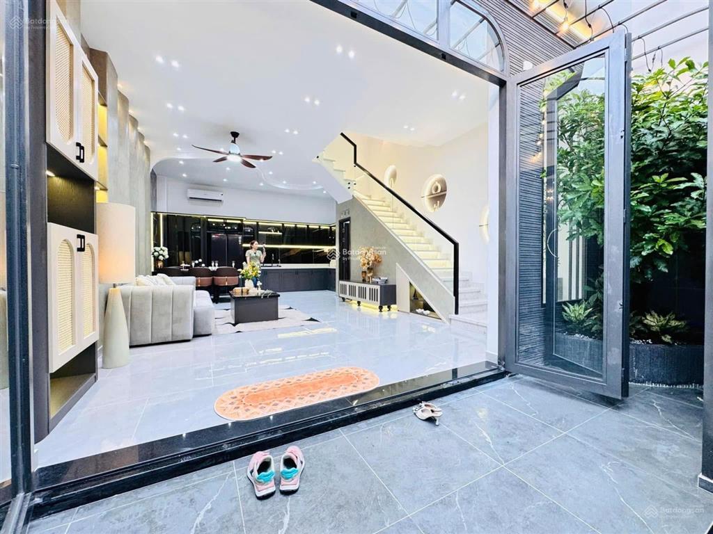 Bán nhanh căn bàn cờ giá 4tỷ770/72m2. gần chợ bàn cờ. đang cho thuê được 26 triệu tháng