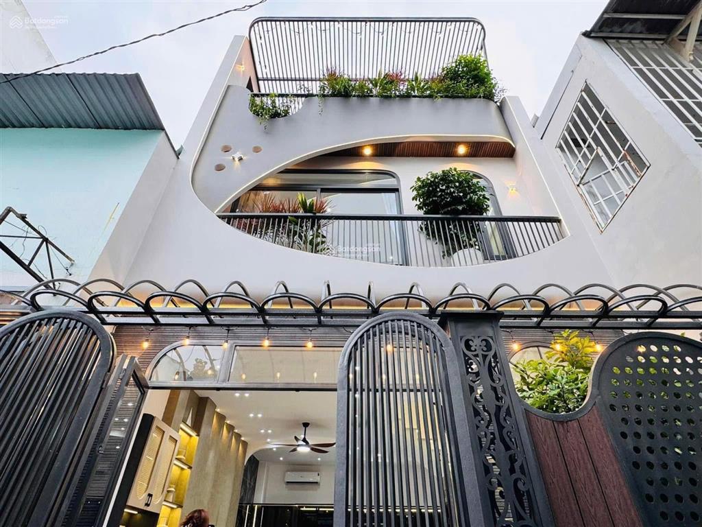 Bán nhanh căn bàn cờ giá 4tỷ770/72m2. gần chợ bàn cờ. đang cho thuê được 26 triệu tháng