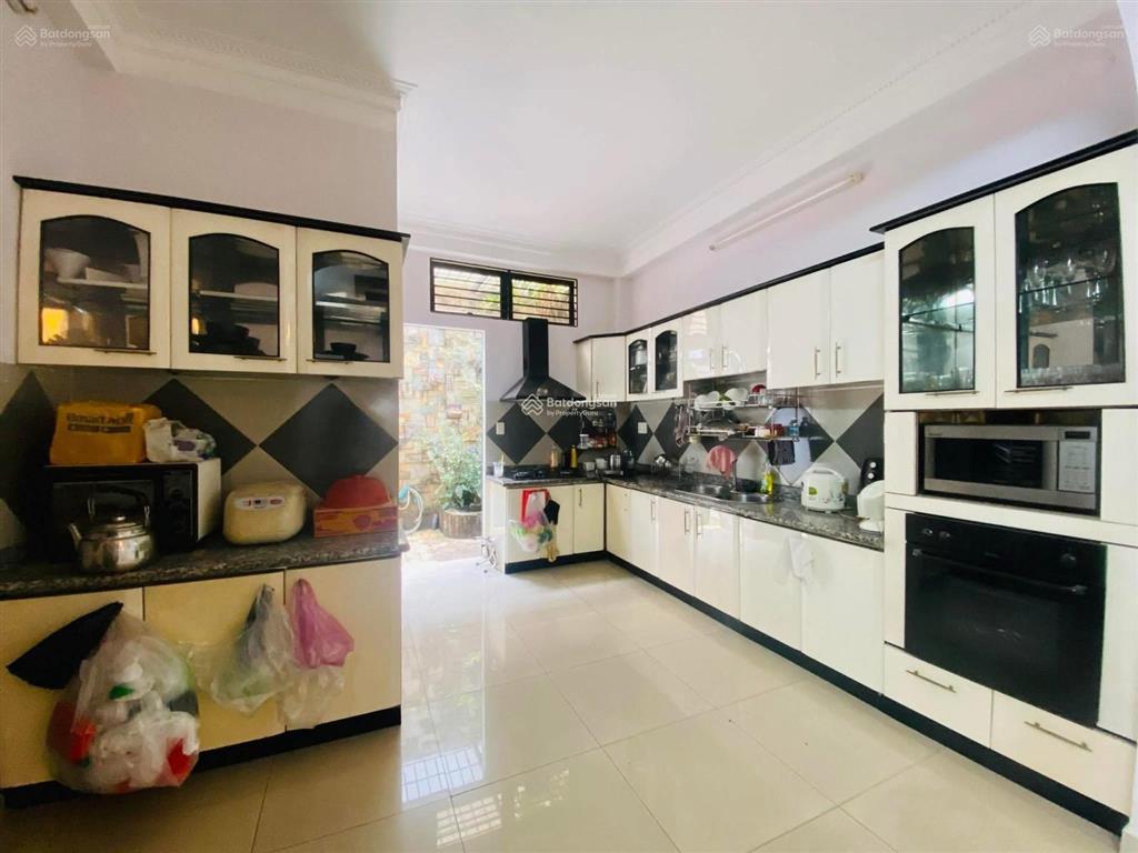 Cô năm bán nhà an dương vương  quận 5 68,3m2. nằm gần chợ an đông, cho thuê 25 tr/th