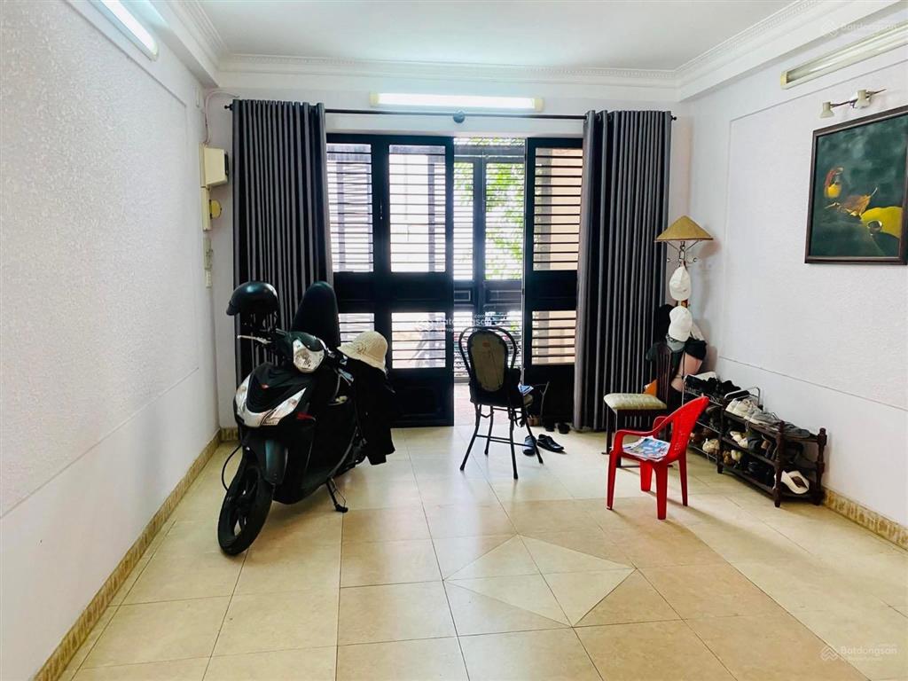 Cô năm bán nhà an dương vương  quận 5 68,3m2. nằm gần chợ an đông, cho thuê 25 tr/th