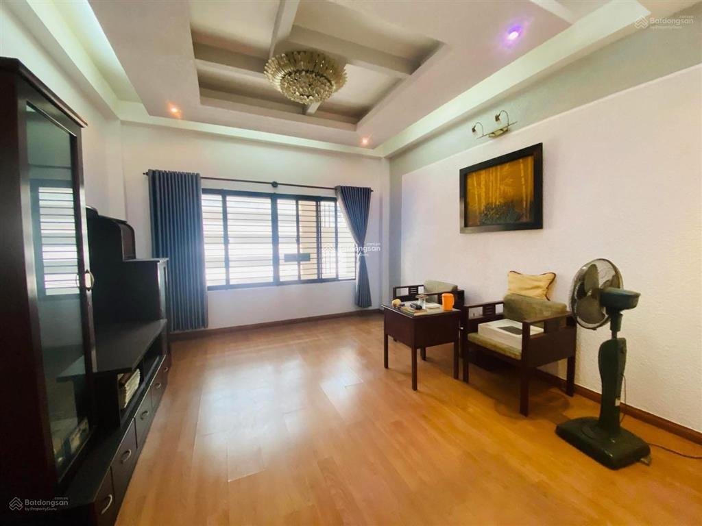 Cô năm bán nhà an dương vương  quận 5 68,3m2. nằm gần chợ an đông, cho thuê 25 tr/th